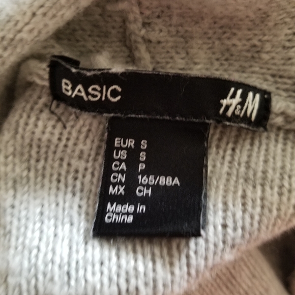 🛍 H&M Woman's Small Cardigan Sweater - Picture 4 of 4